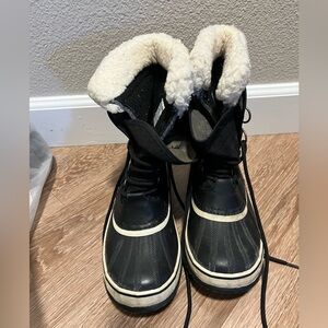Waterproof sorel boots size 38 7 black